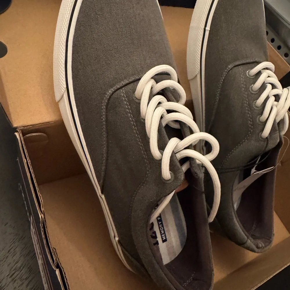 NEW IZOD Men's Charcoal Gray Sneakers